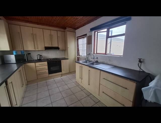 3 BEDROOM FREEHOLD FOR SALE IN WOODLANDS